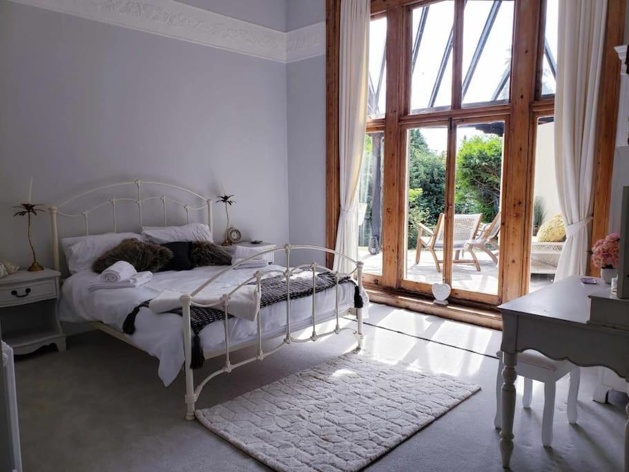 3 Bedroom 3 Bathroom Ground Floor Condo With Veranda ريغيت المظهر الخارجي الصورة